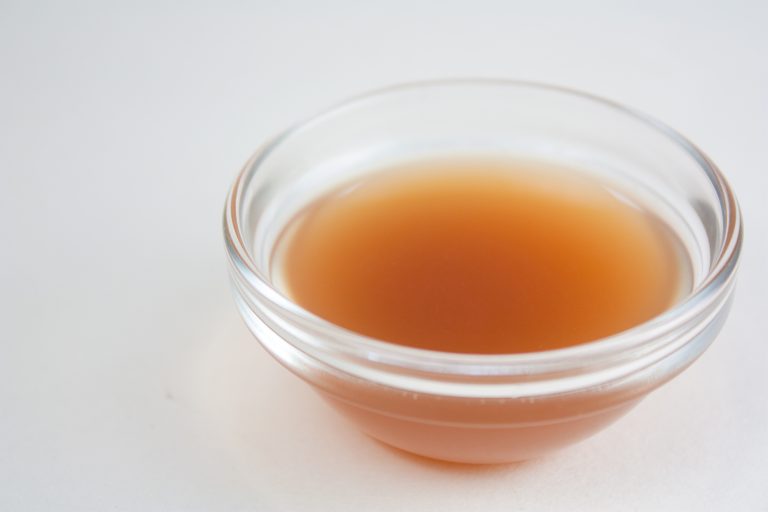 Par Veganbaking.net from USA — Apple Cider Vinegar, CC BY-SA 2.0, https://commons.wikimedia.org/w/index.php?curid=35717061